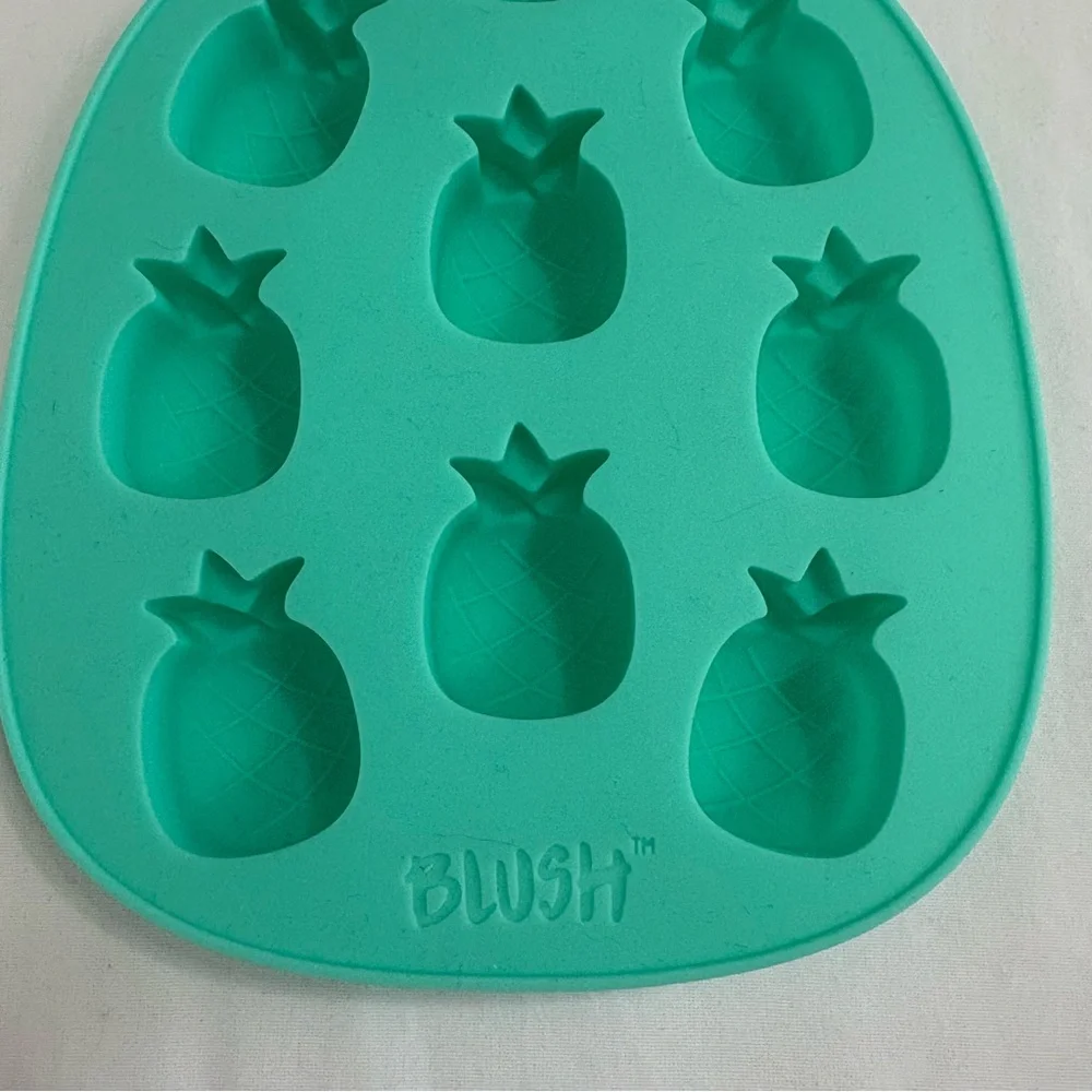 Blush Silicone Pineapple Shape Ice‎ Cube Mold Tray Green NWT